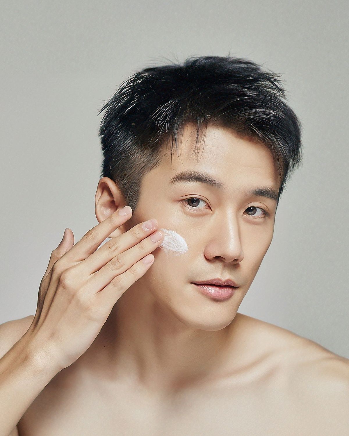 Tóc layer nam ngắn để tự nhiên màu đen không uốn