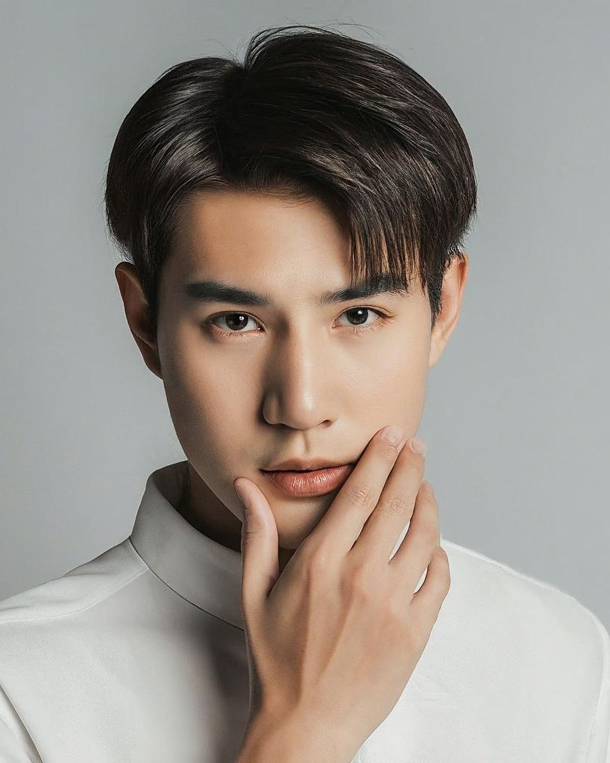 Tóc layer nam ngắn rẽ ngôi kiểu 7/3