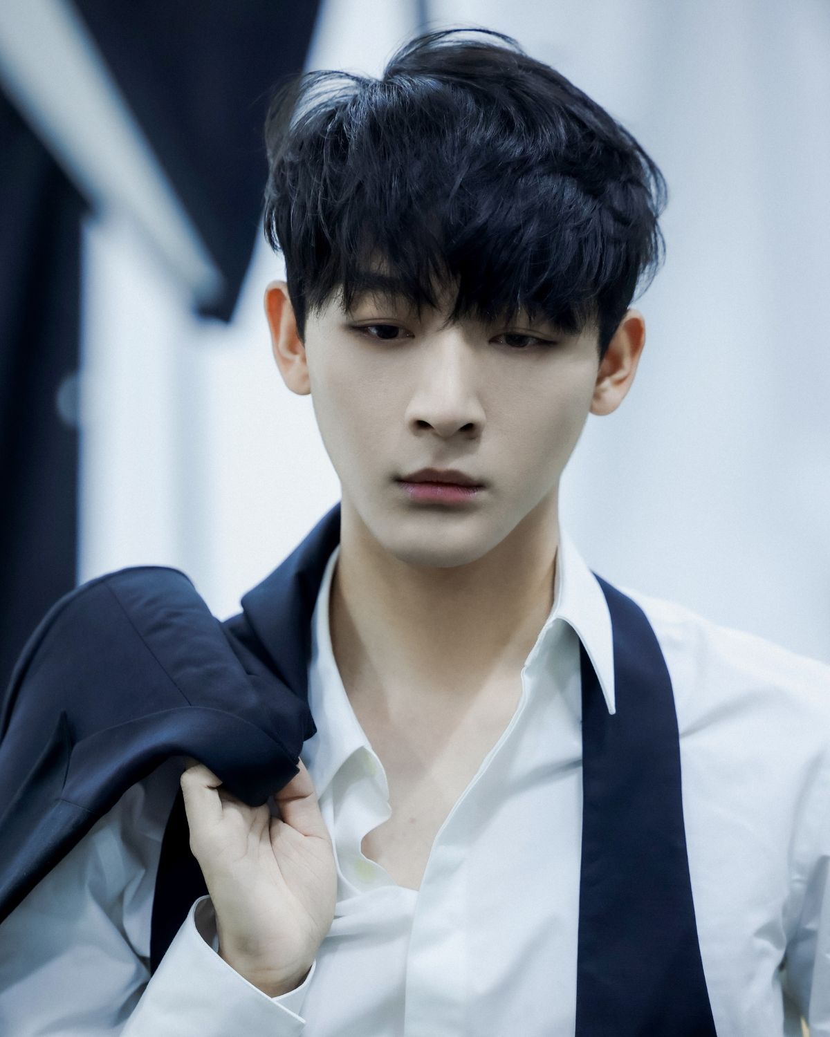 Tóc layer nam ngắn có mái che trán cho mặt dài