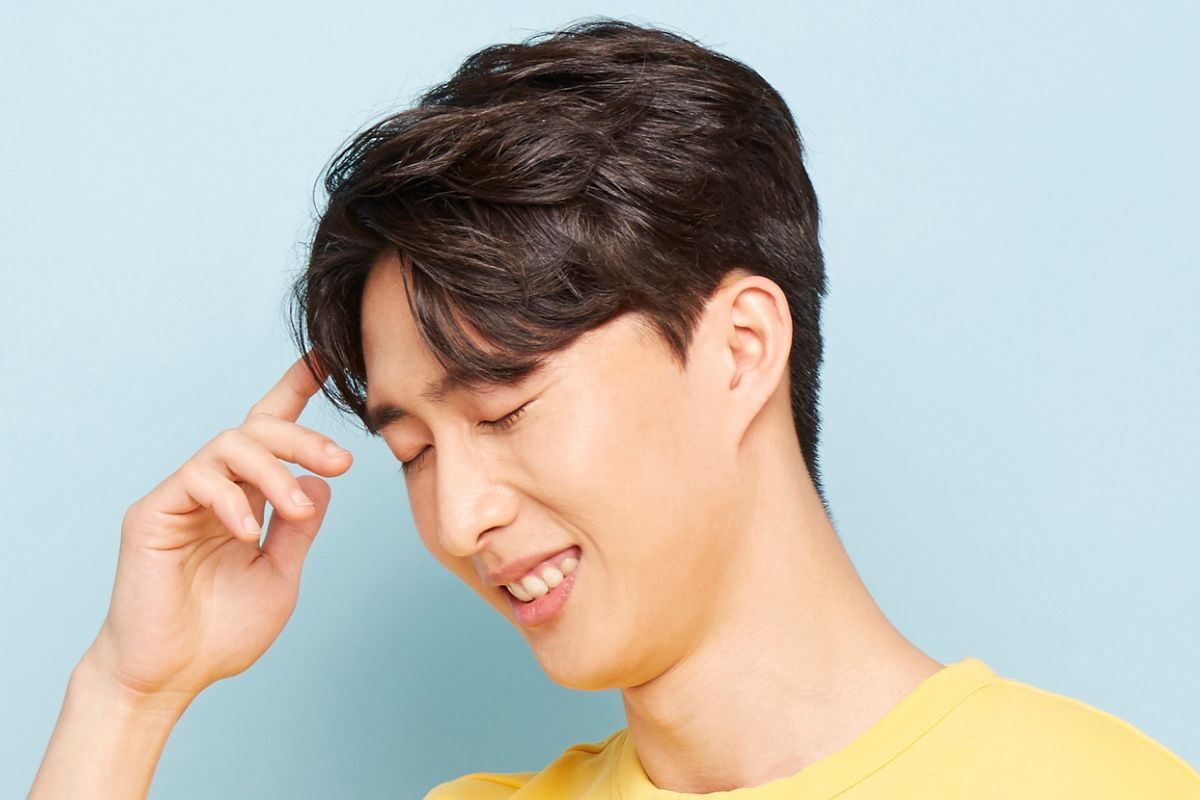 Tóc layer nam ngắn rẽ ngôi giữa