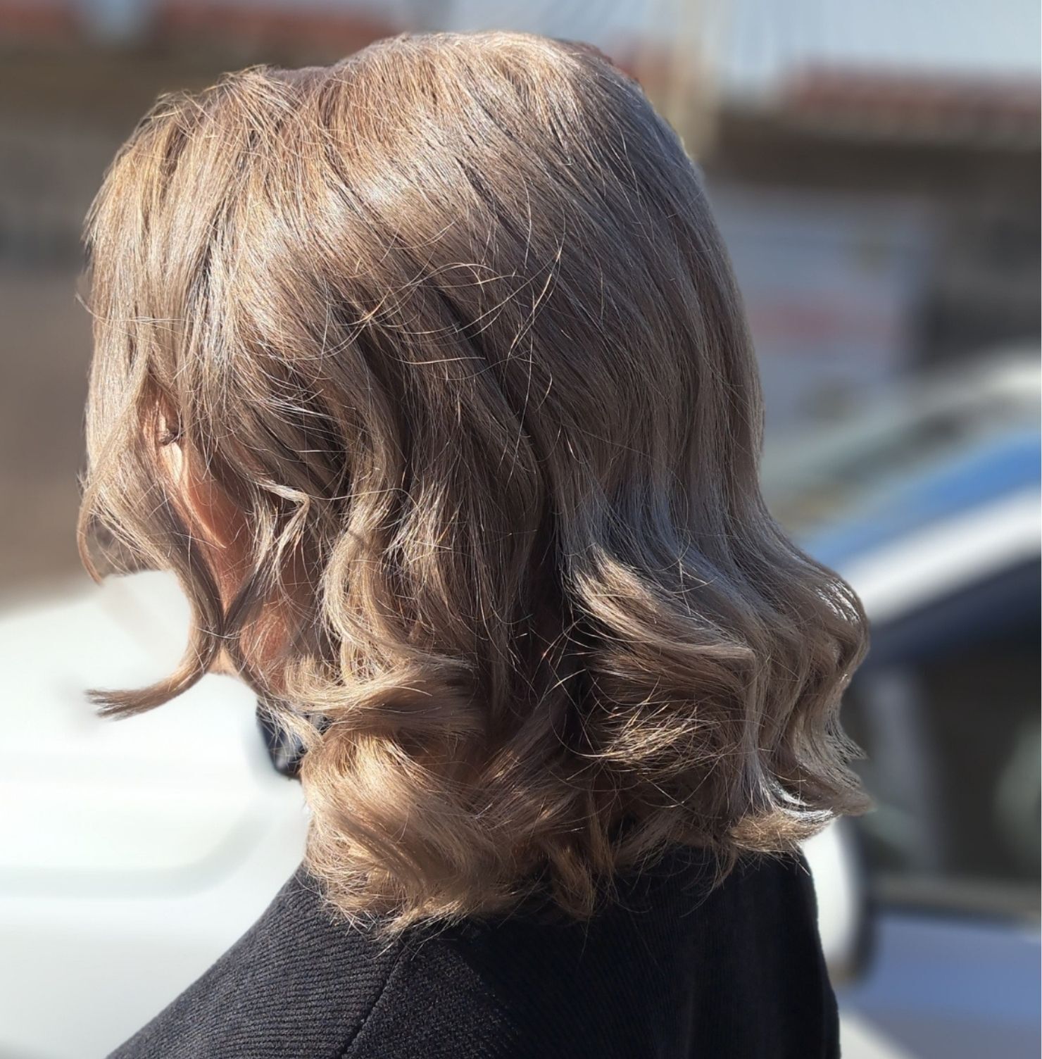 Nhuộm màu nâu trà sữa dưới nắng 