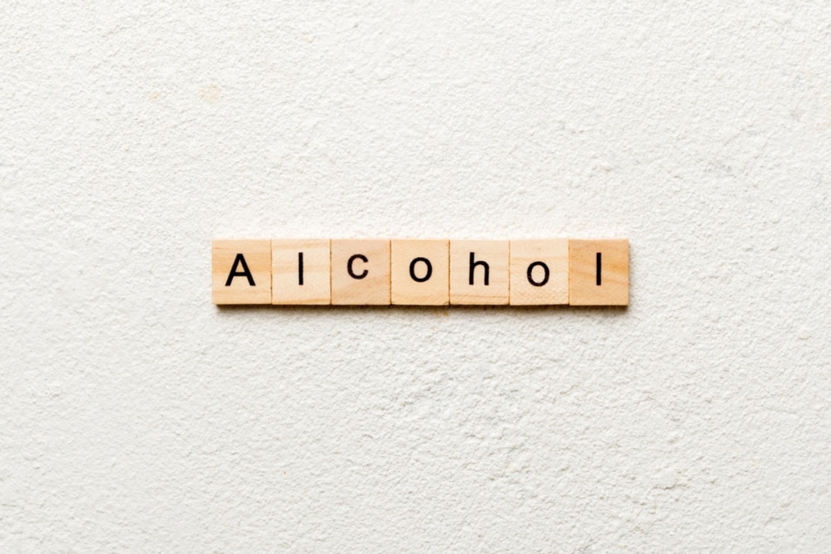 Kí hiệu chữ cái xếp thành chữ Alcohol
