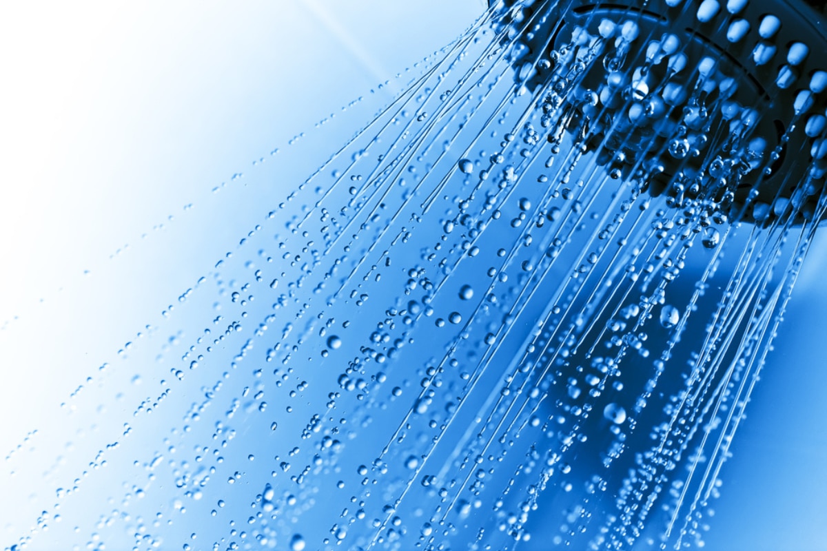 Hình ảnh cận tia nước từ vòi hoa sen