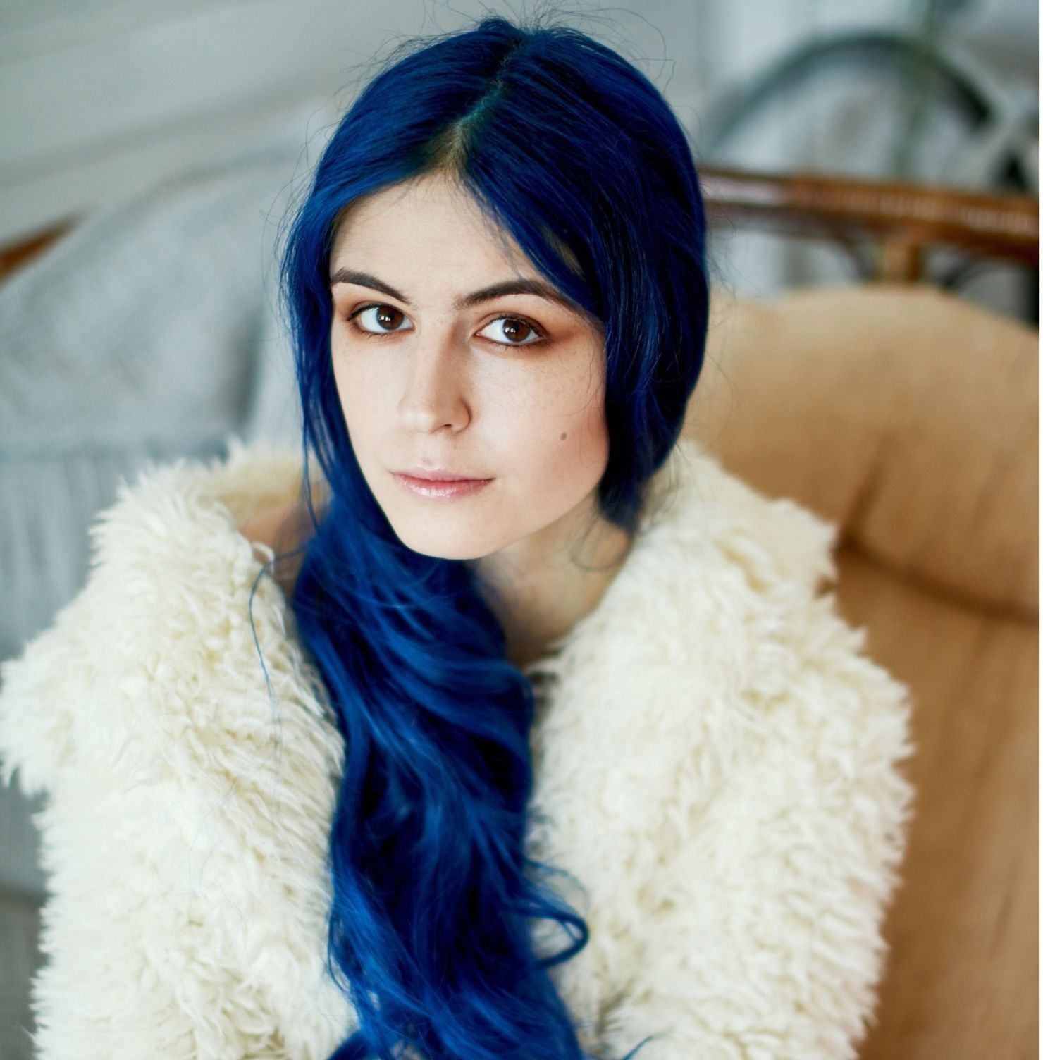 Tóc dài nhuộm xanh đen