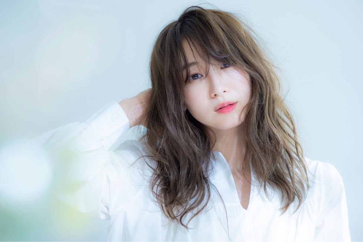 Tóc ngang vai uốn gợn sóng