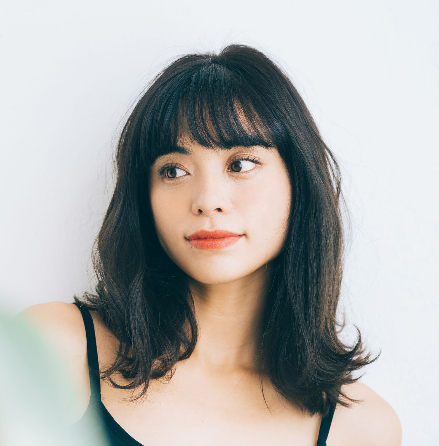 Tóc ngắn ngang vai cho mặt tròn uốn vểnh đuôi