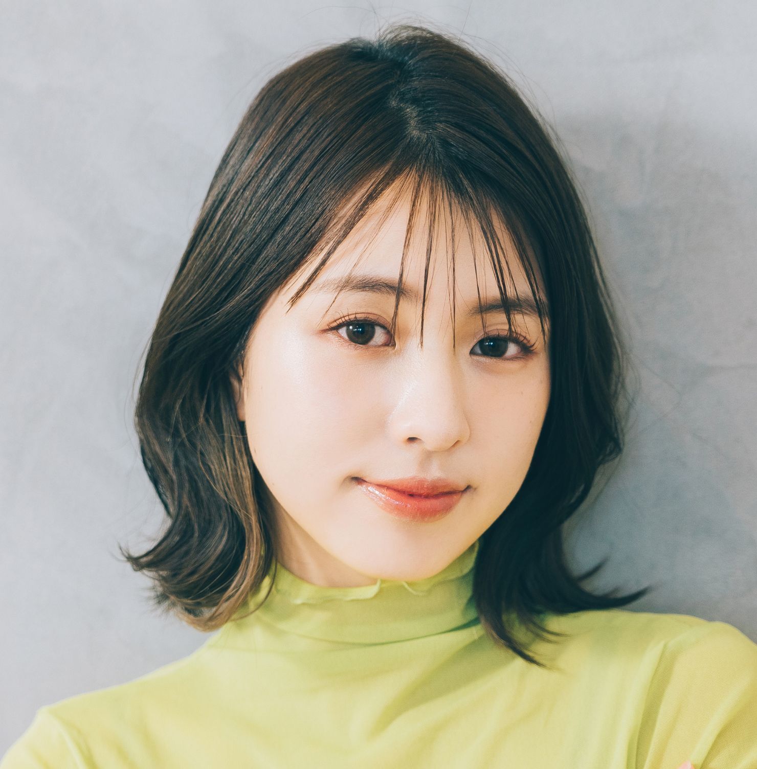 Tóc ngắn ngang vai cho mặt tròn uốn vểnh đuôi