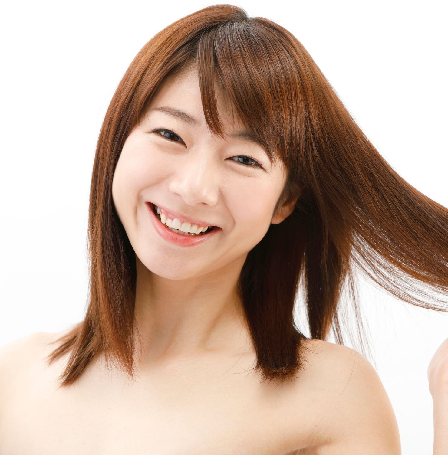 Tóc ngắn ngang vai mái xéo cho mặt tròn