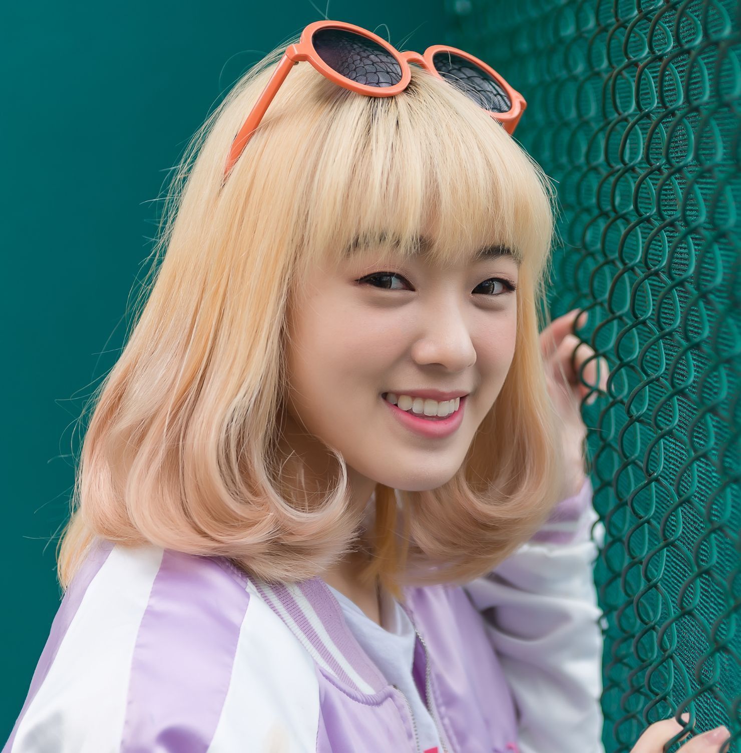 Tóc ngắn ngang vai cho mặt tròn uốn cúp chữ C