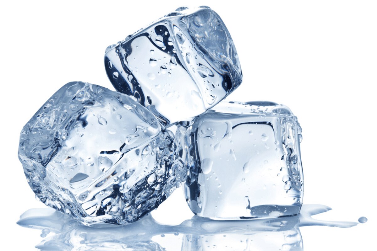 da bị kích ứng cách cải thiện làn da bị kích ứng ba viên đá trên nền trắng