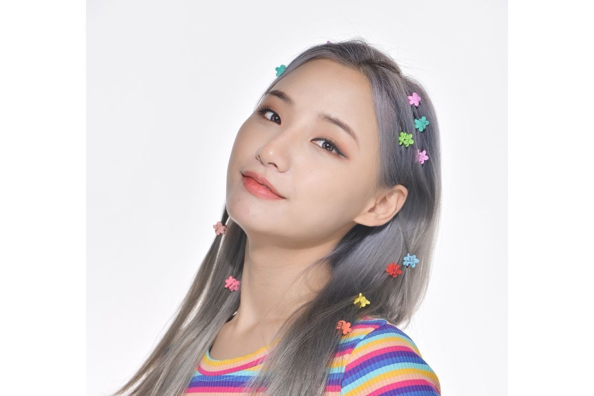 50 sắc thái của màu xám cho bạn tha hồ nhuộm mà không lo đụng hàng cô gái tuổi teen tóc màu xám khói gắn kẹp mini đủ màu 