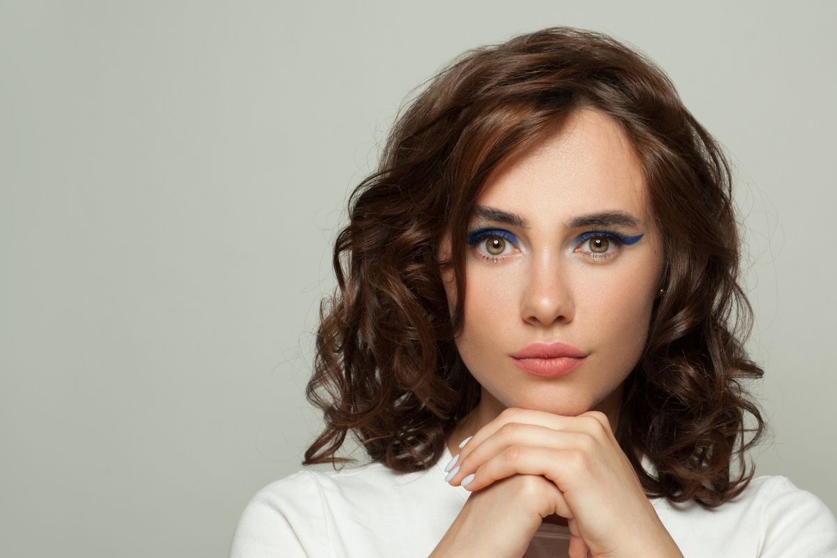 Kiểu tóc ngắn uốn xoăn tự nhiên