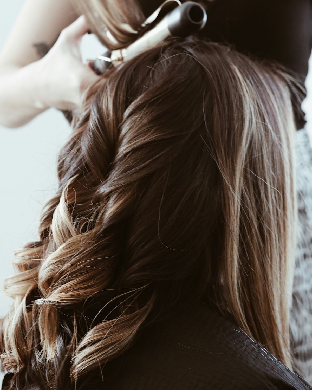 uốn phồng chân tóc giữ được bao lâu