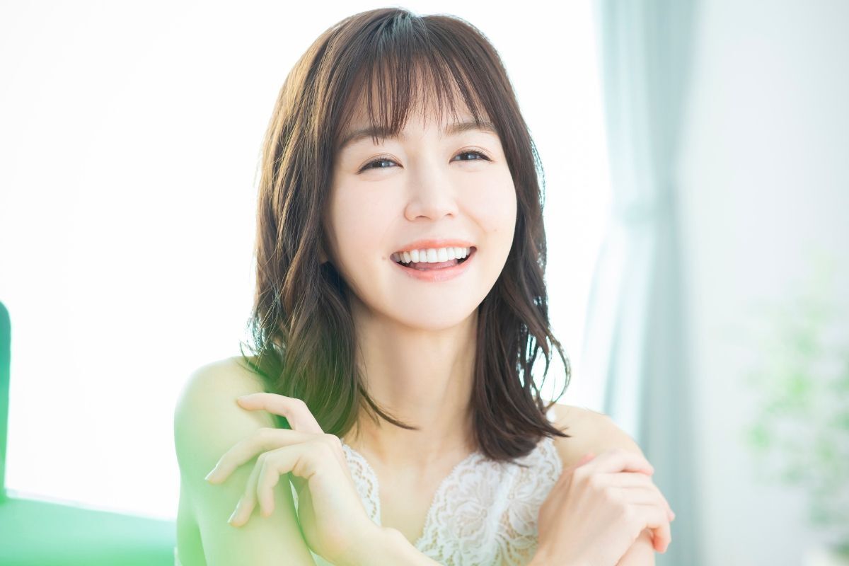 Kiểu tóc 2024 ngắn nữ mặt tròn mái thưa