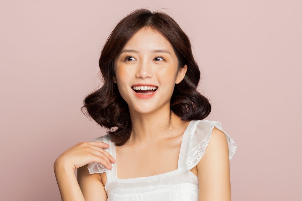 Kiểu tóc ngang vai hai mái 