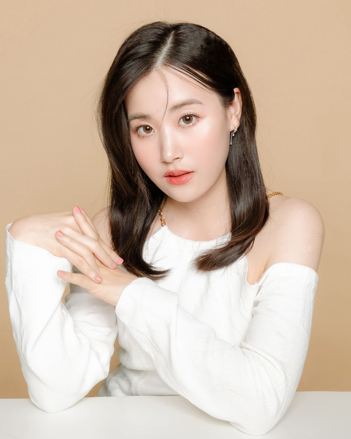 Tóc ngang vai uốn cúp chữ C