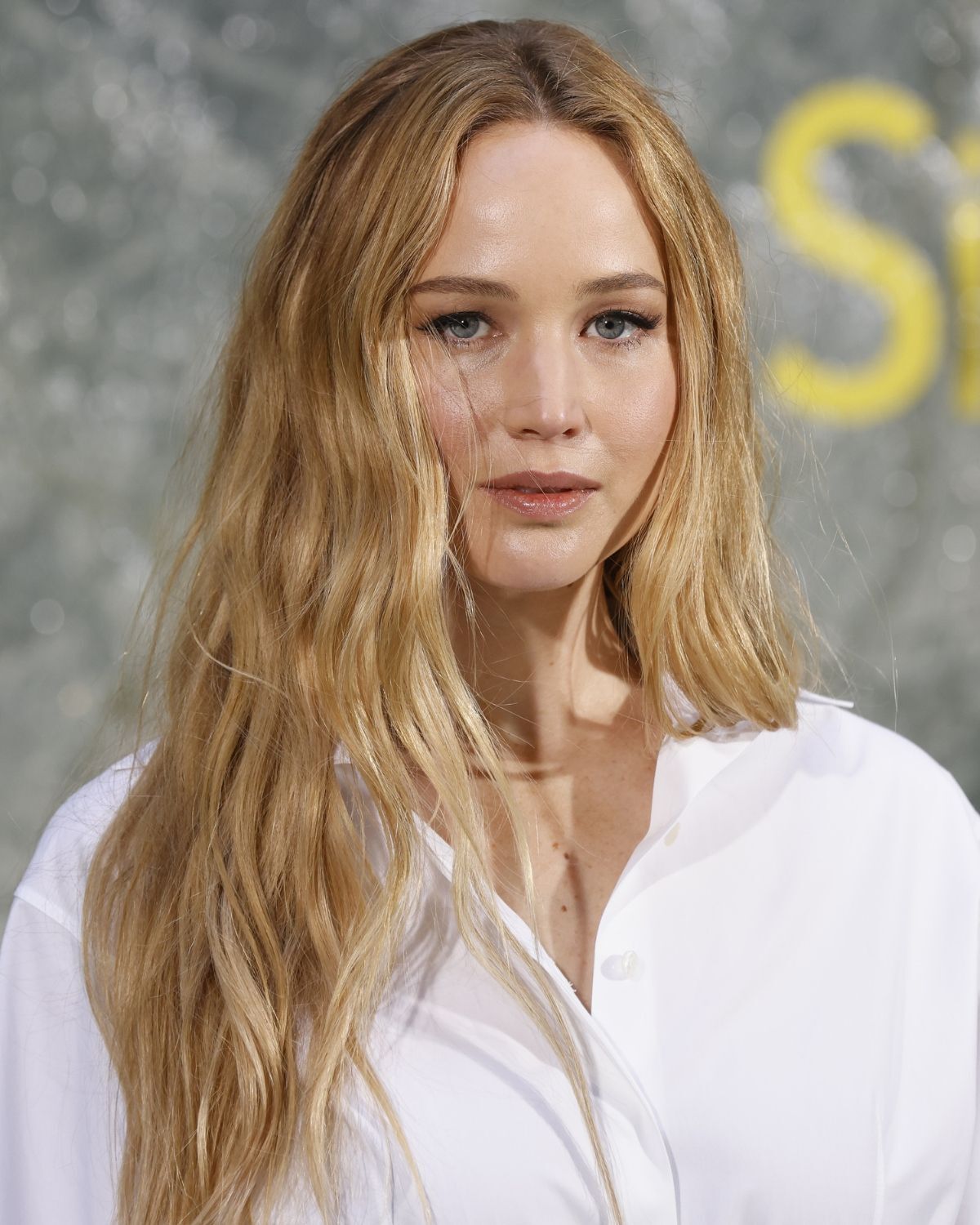 Tóc dài xoăn sóng nước cho mặt tròn