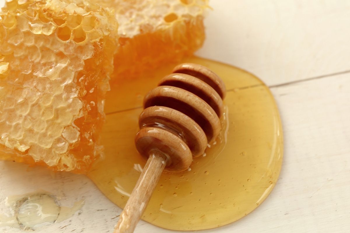 Cách làm tóc nhanh dài tự nhiên bằng mật ong