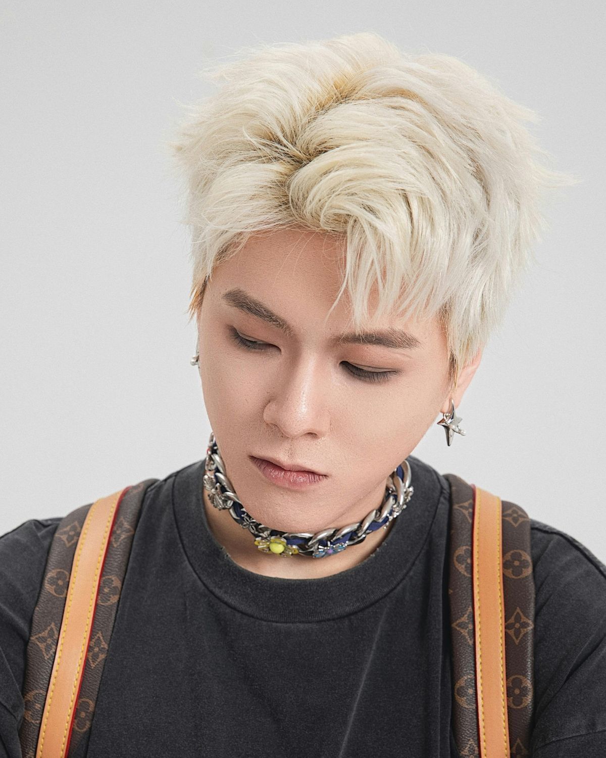 Màu tóc nam đẹp 2024 cá tính: Bạch kim