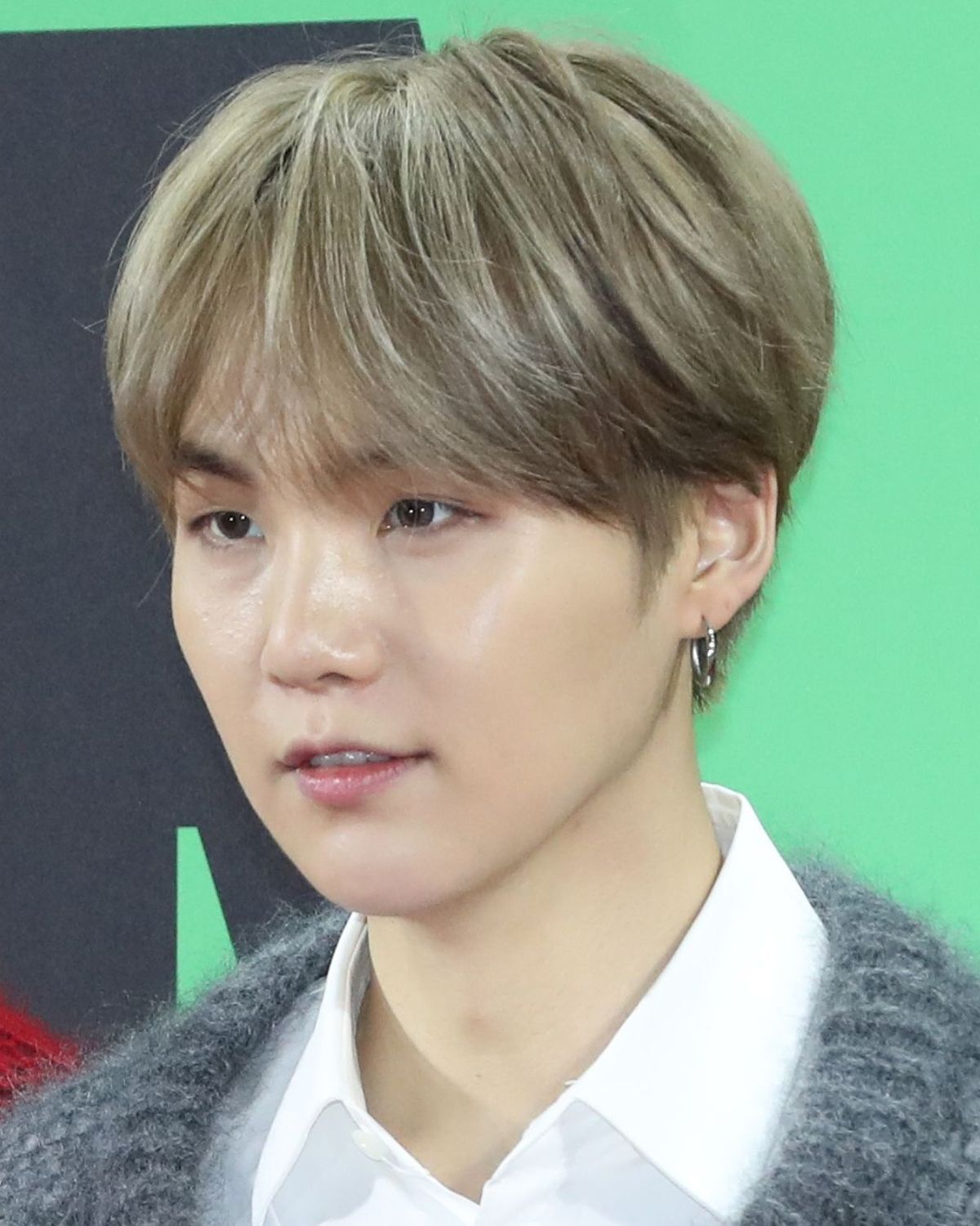 Màu tóc nam đẹp 2024: Vàng rêu