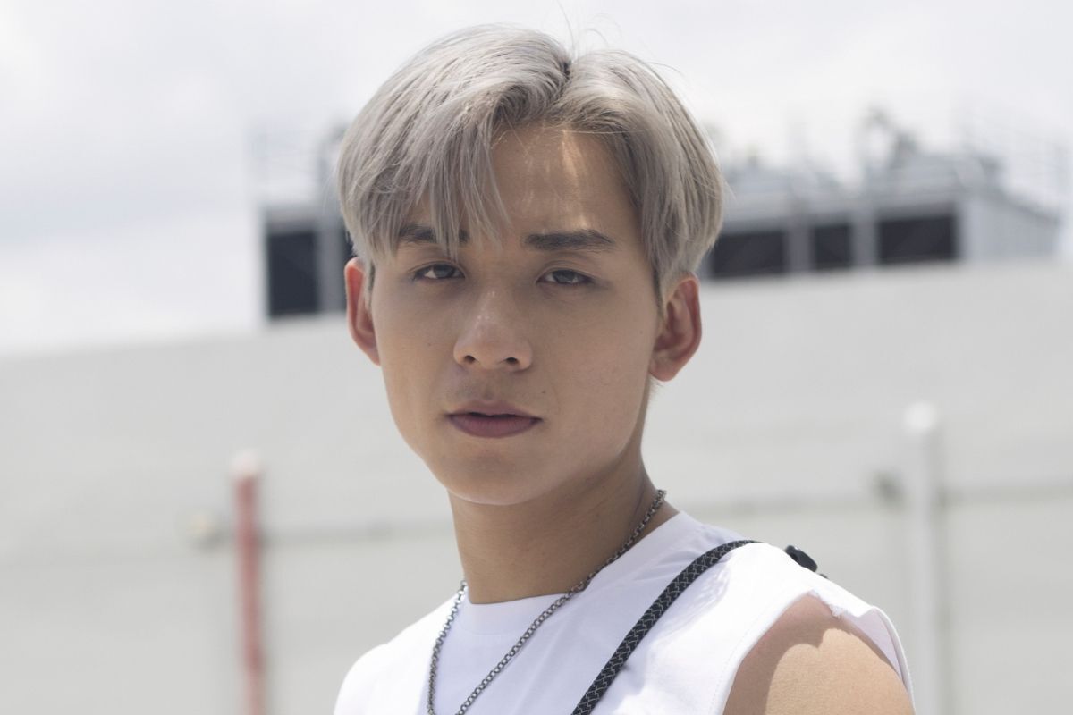 Màu tóc nam đẹp 2024: Xám khói