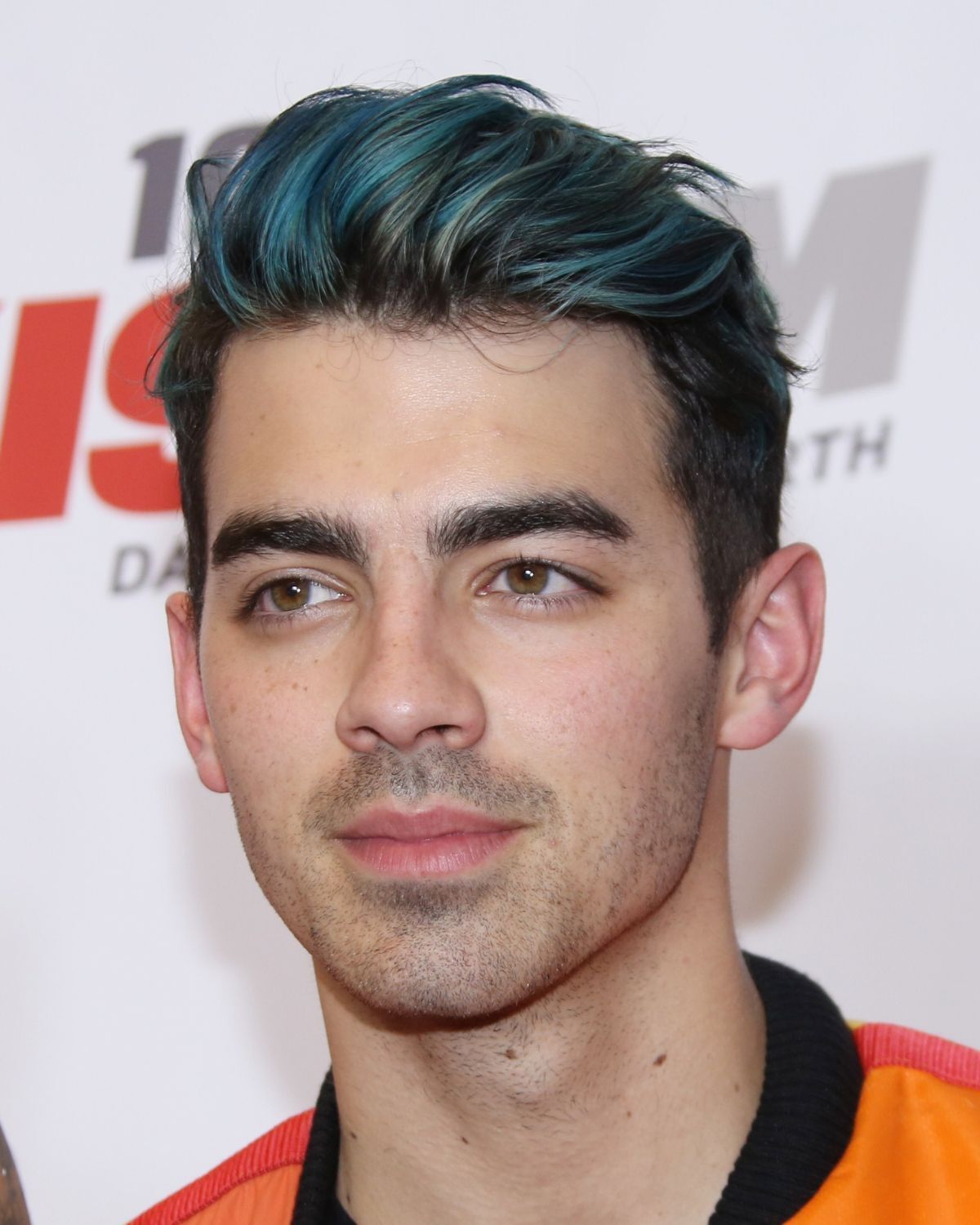 Màu tóc nam đẹp 2024: Xanh dương