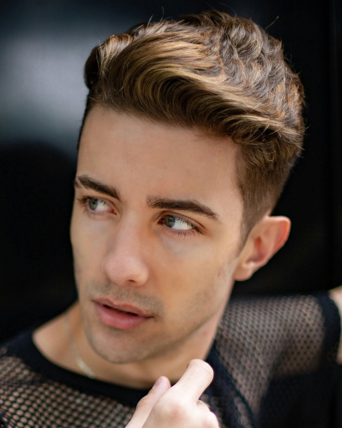 Màu tóc nam đẹp 2024: Nâu hạt dẻ