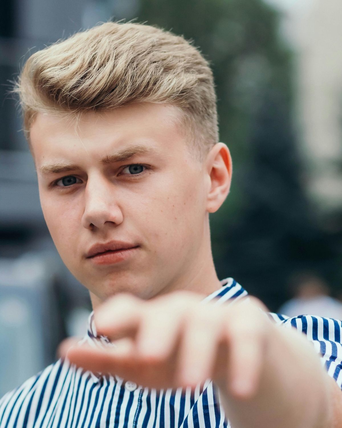 Màu tóc nam đẹp 2024 giúp sáng da: Nâu lạnh