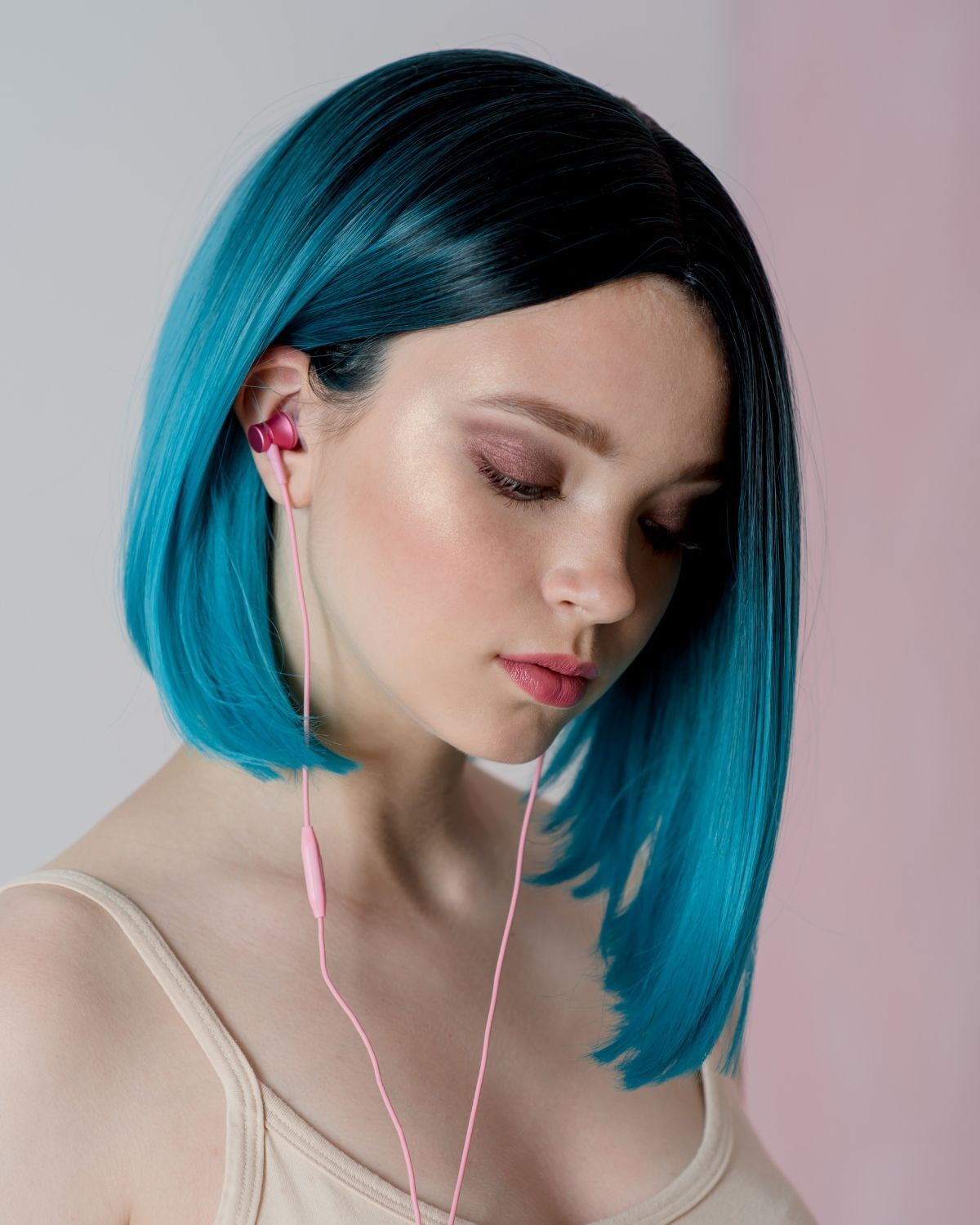 Tóc bob ngắn cho mặt tròn không mái