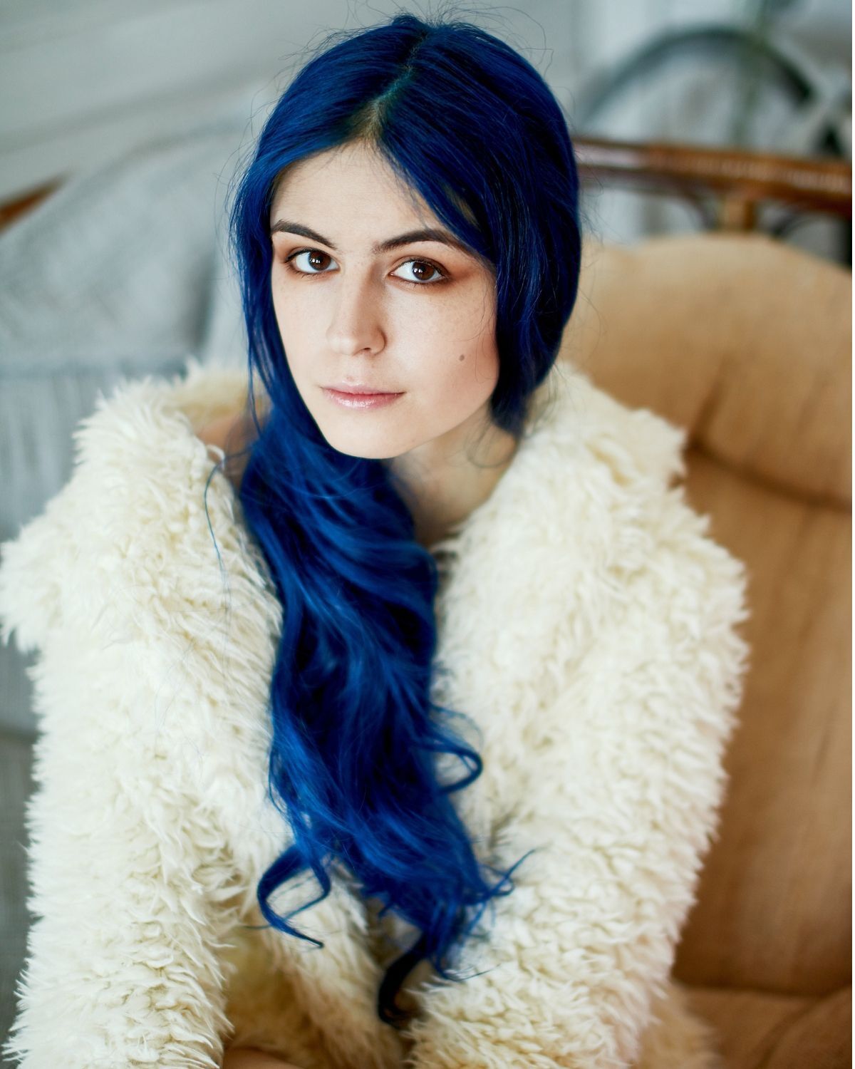 Tóc màu xanh đen hợp với da nào?