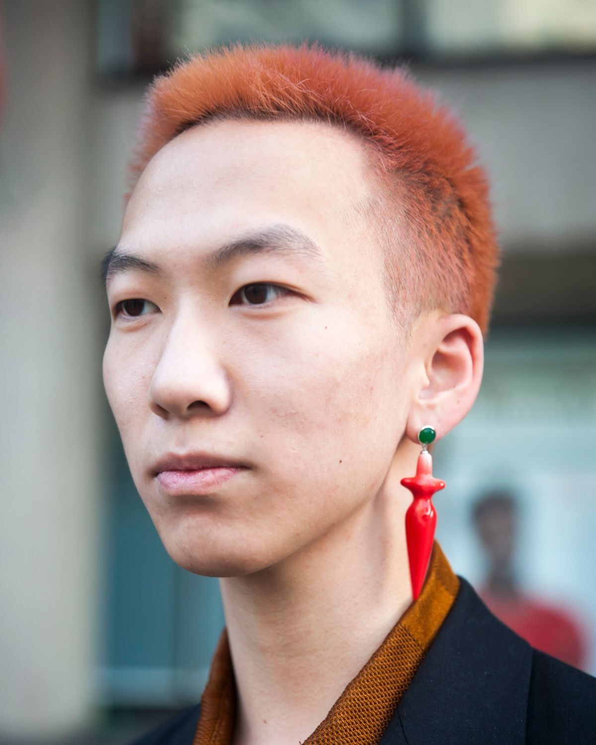 Tóc buzz cut Burr buzz cut chàng trai có mái tóc màu cam 