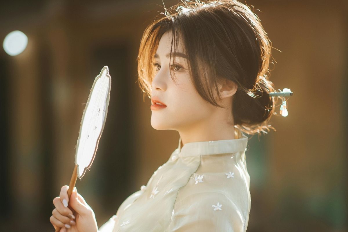 Kiểu tóc mặc áo dài truyền thống 2024 tóc búi thấp