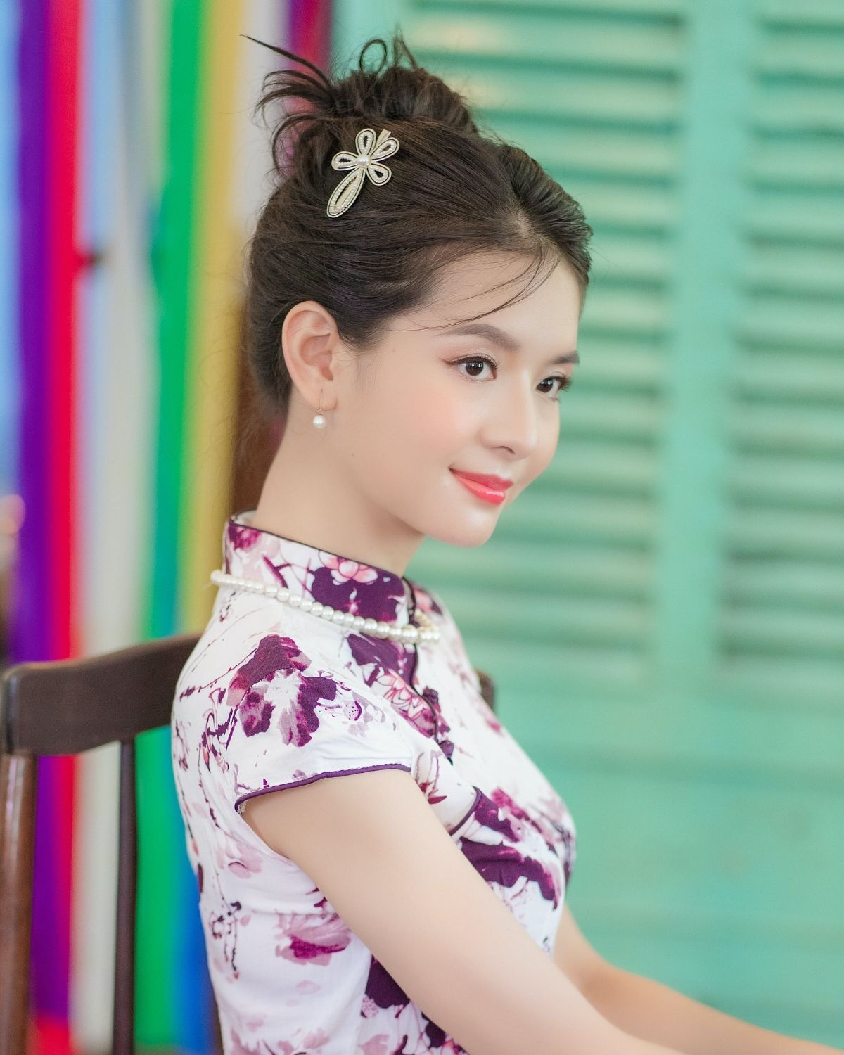 Kiểu tóc mặc áo dài hot trend 2024 tóc búi cao