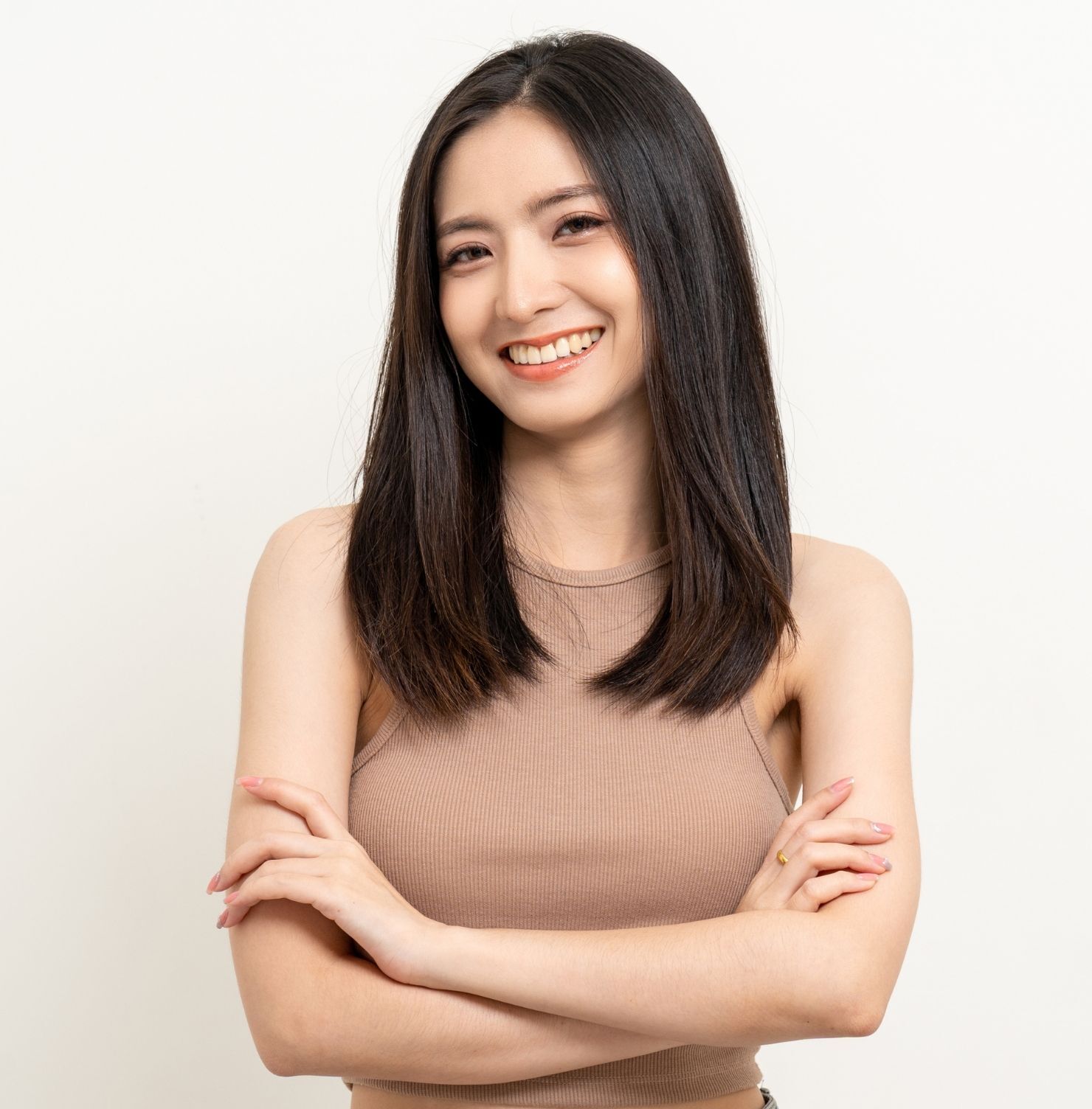 Tóc ngắn ngang vai thẳng cho mặt tròn