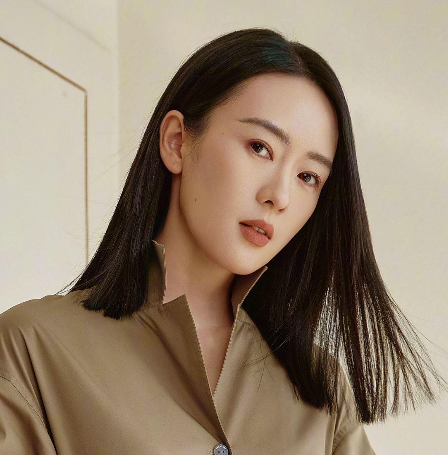 Kiểu tóc ngang vai ép thẳng