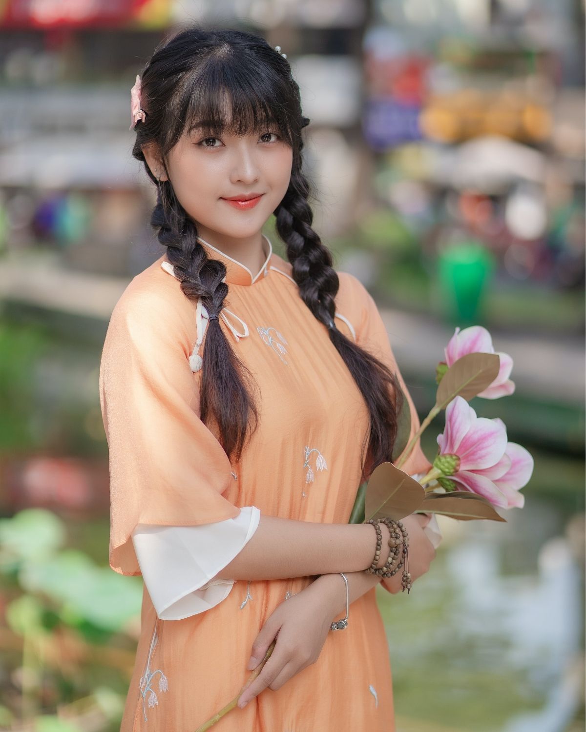 Kiểu tóc mặc áo dài dễ thương nhất 2024 tóc tết 2 bên