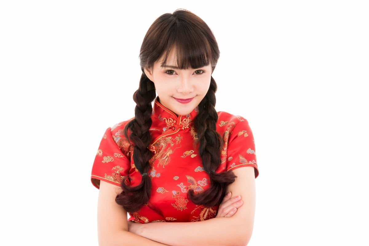 Kiểu tóc mặc áo dài dễ thương nhất 2024 tóc tết 2 bên