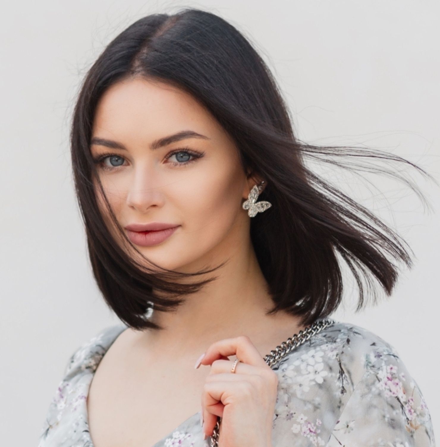 Tóc ngắn ngang vai thẳng không mái