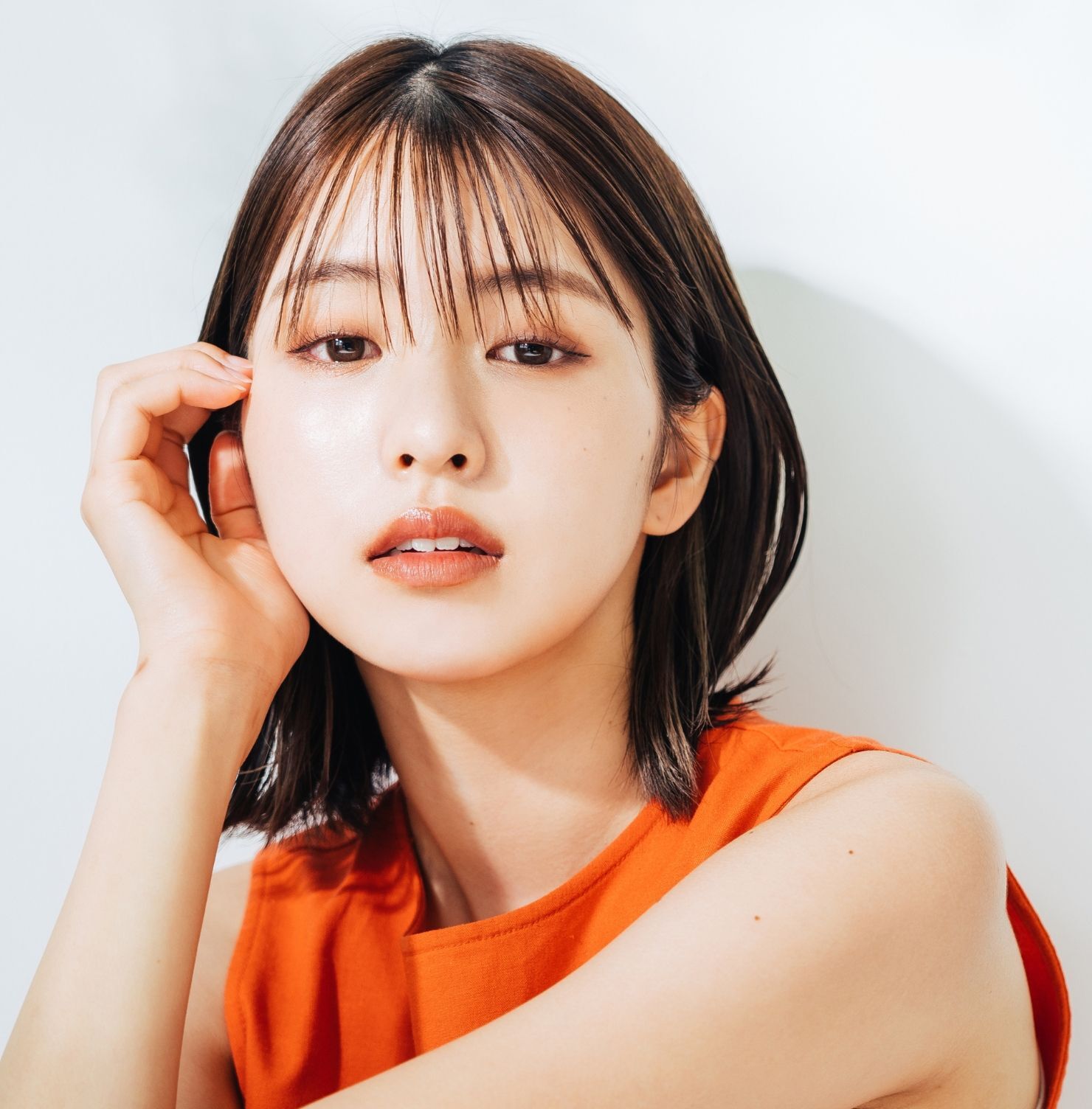 Tóc thẳng ngang vai mái thưa