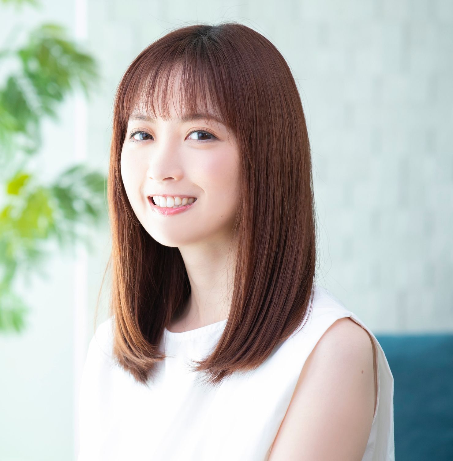 Tóc thẳng ngang vai mái thưa