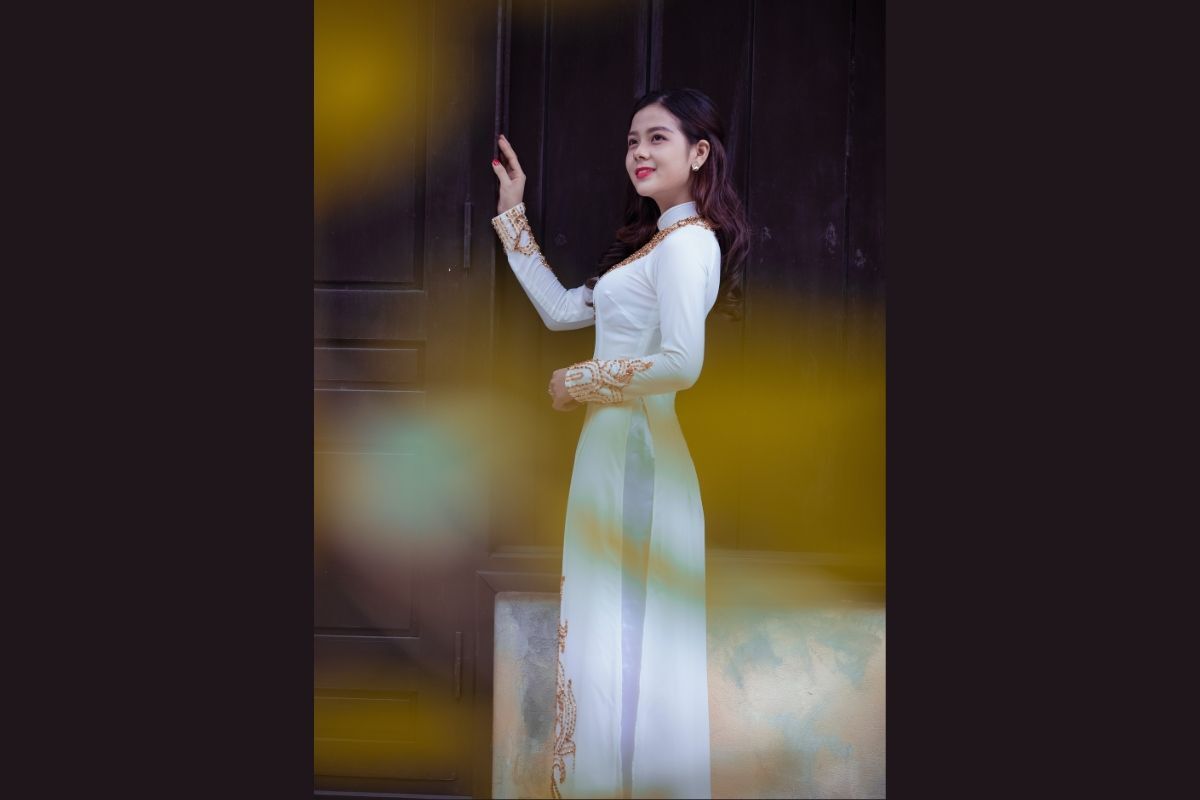 Áo dài cưới màu trắng đính đá