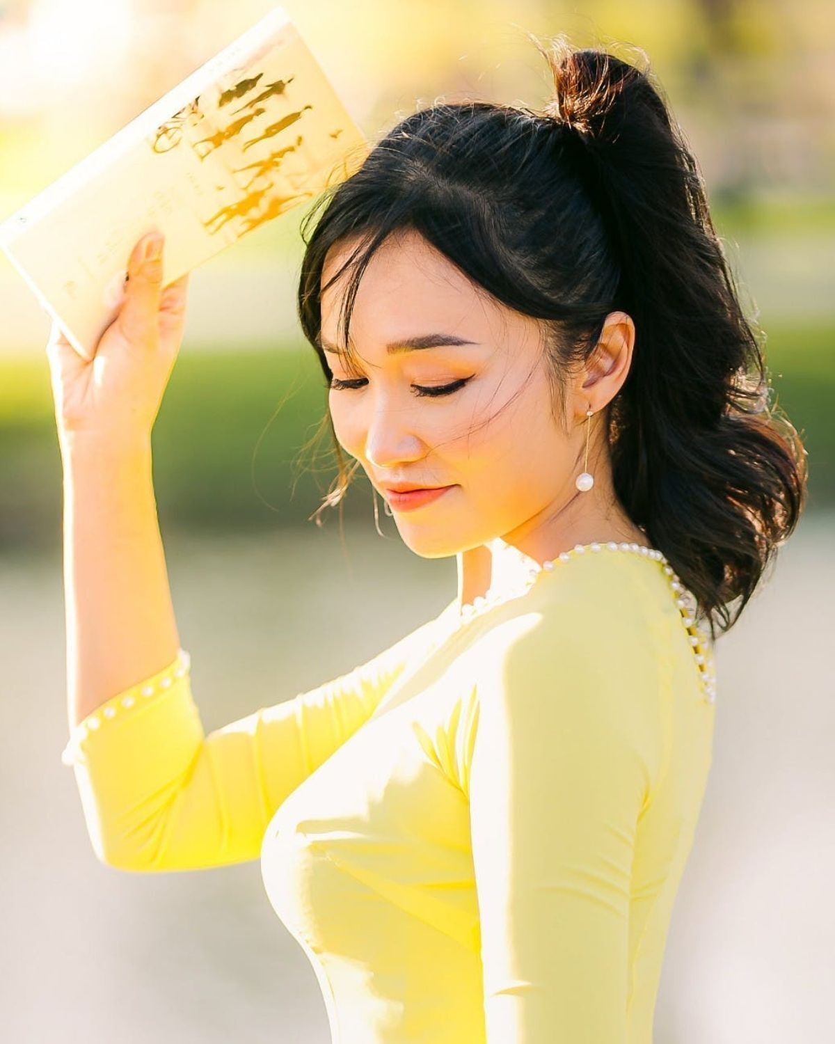 Kiểu tóc mặc áo dài 2024 đơn giản buộc đuôi ngựa