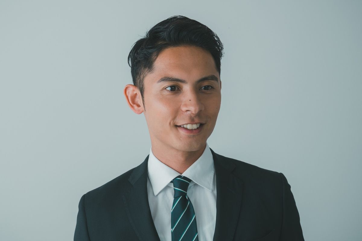 Tóc Two Block Layer cho nam mặt trái xoan