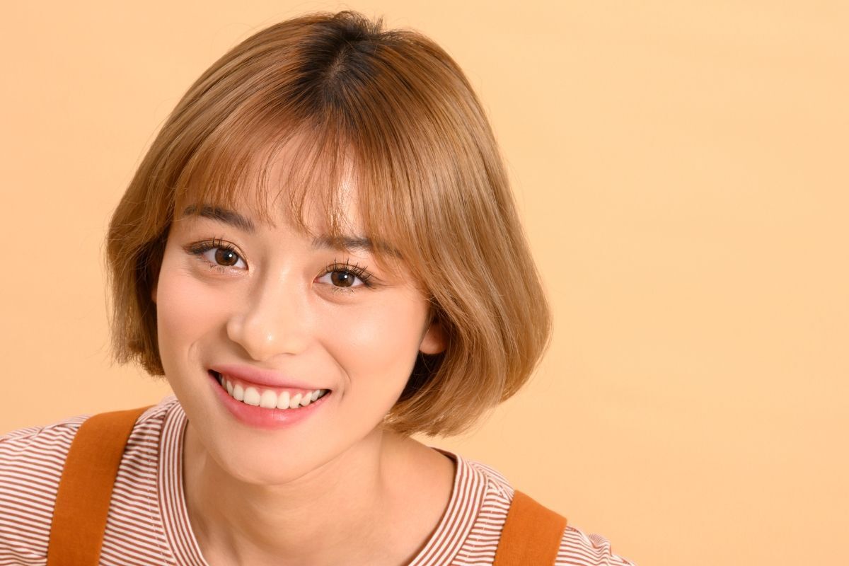 Uốn lạnh cúp đuôi chữ C cho tóc ngắn