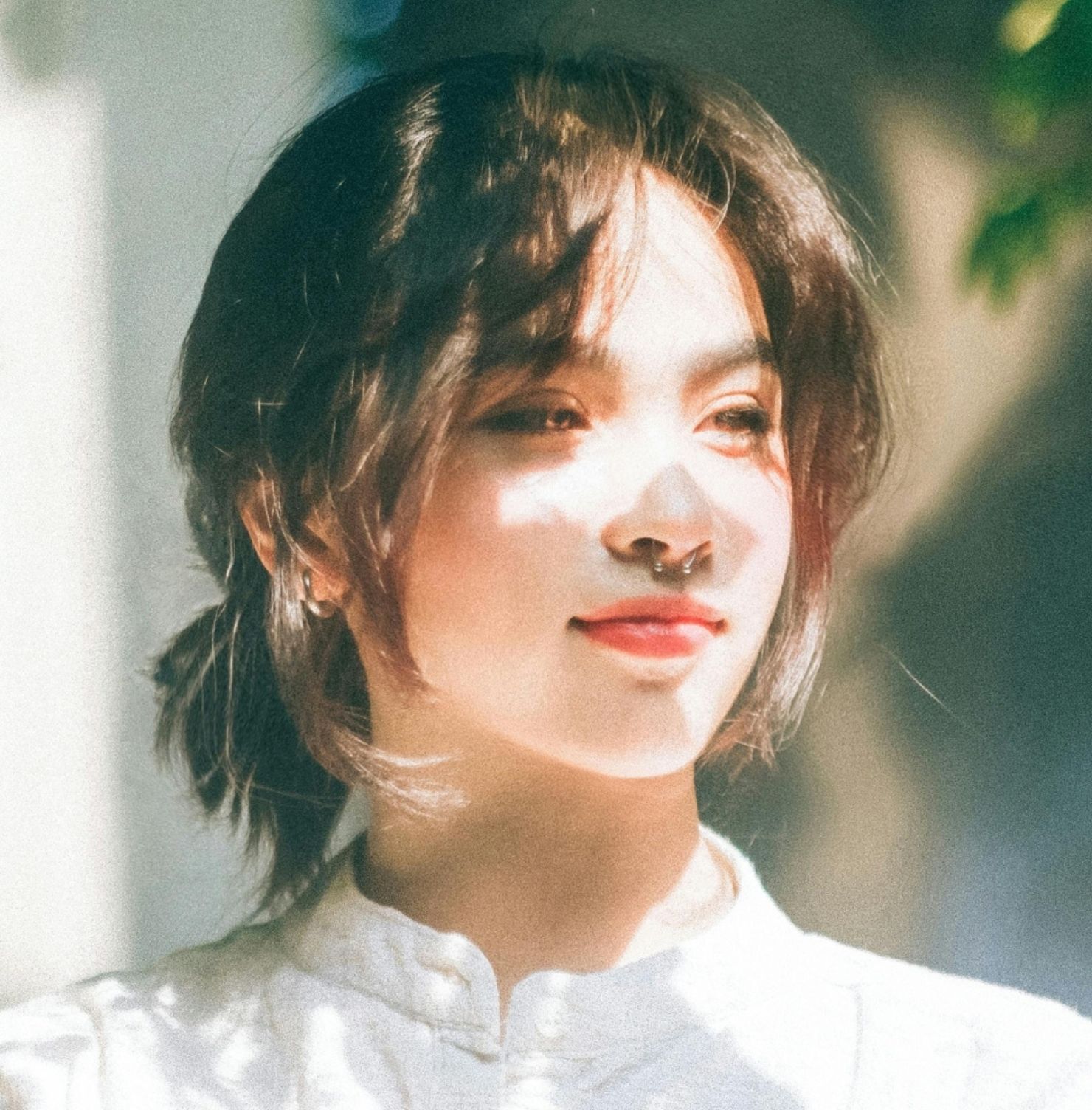 Tóc ngắn mái bay buộc cao