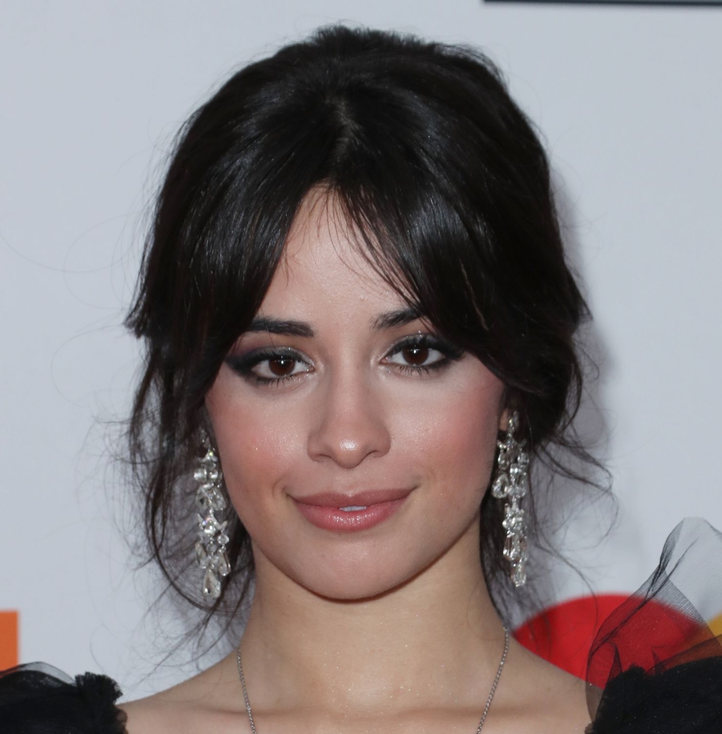 Tóc mái bay buộc cao kiểu Pháp