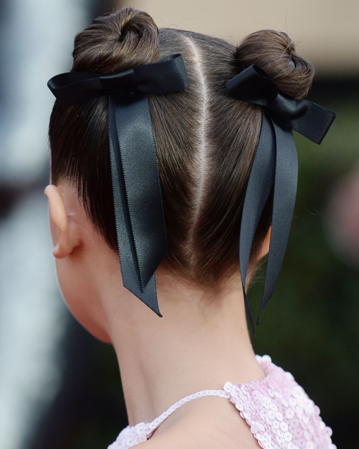 Cách buộc tóc búi hai bên cá tính