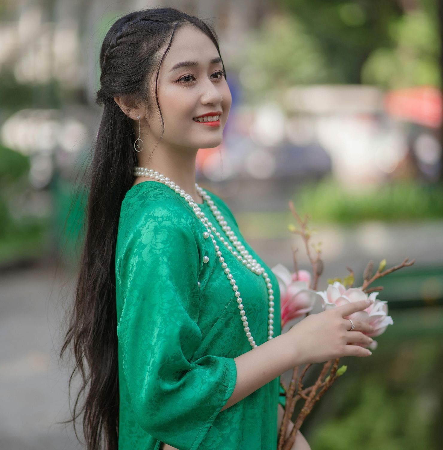 Kiểu tết tóc mặc áo dài buộc nửa đầu