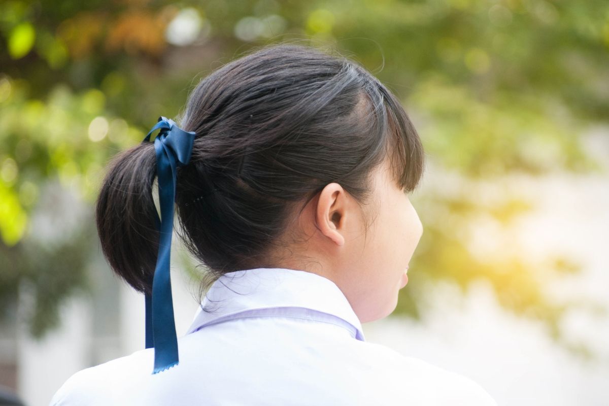 Cách buộc tóc đuôi gà cho tóc ngắn