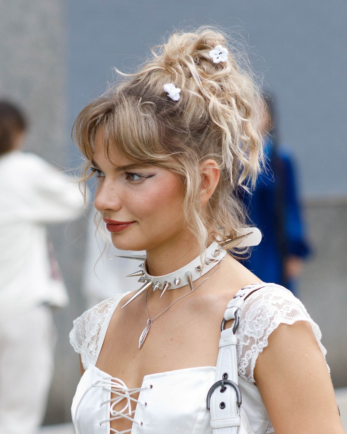 Tóc ngắn buộc cao đánh rối